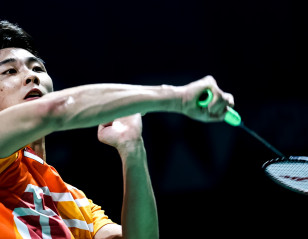 Axelsen Falls to Loh in Opening Test