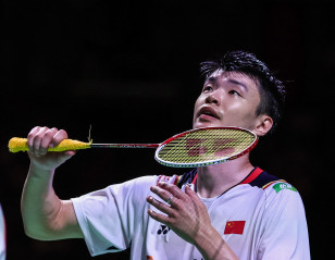 Wang Yi Lyu, Du Yue Wave Goodbye